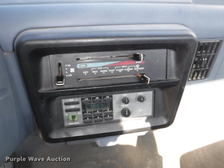 image for item K5969 1990 Ford F150 Custom pickup truck