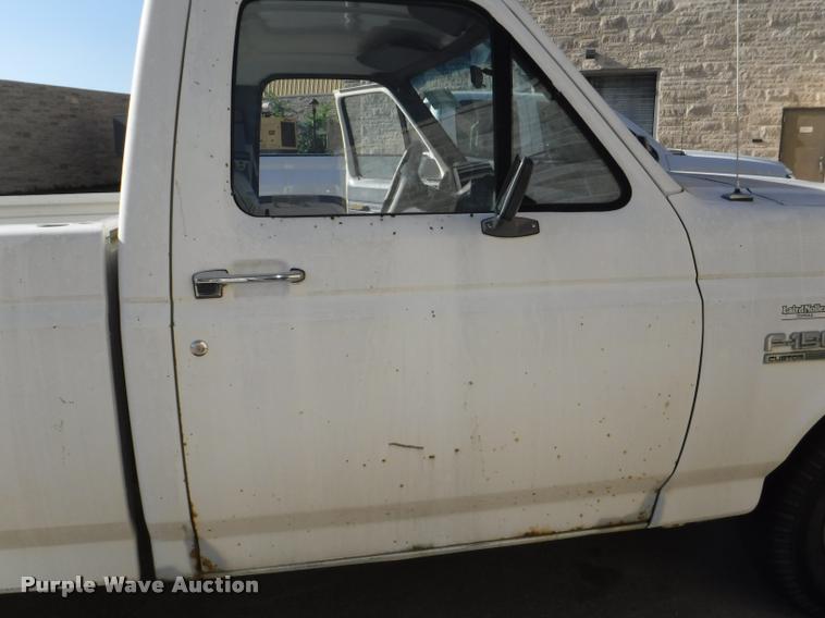 image for item K5969 1990 Ford F150 Custom pickup truck