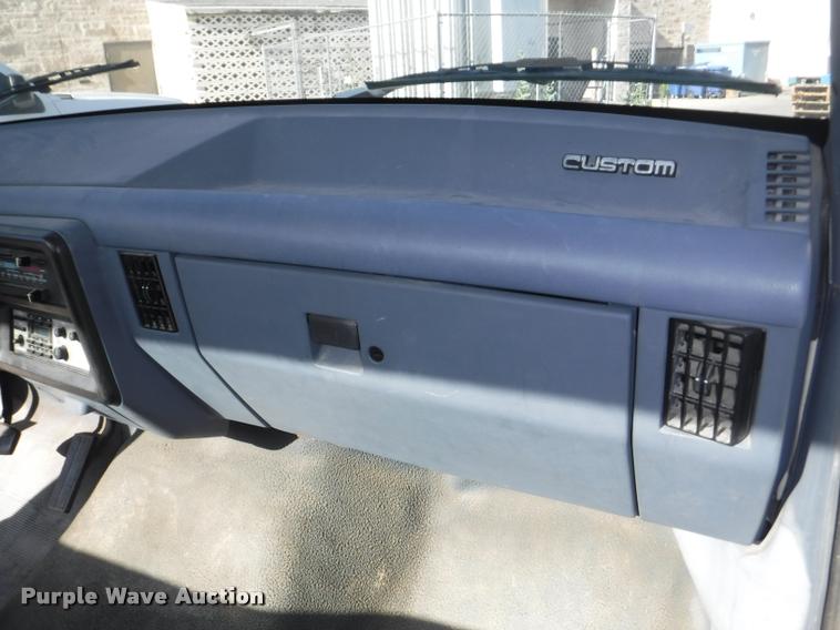 image for item K5969 1990 Ford F150 Custom pickup truck