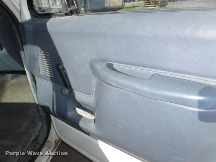 image for item K5969 1990 Ford F150 Custom pickup truck