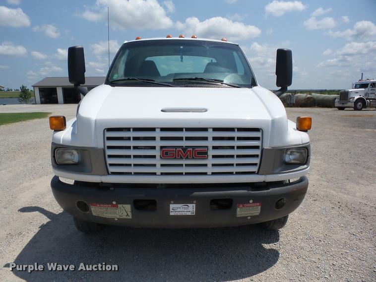 image for item K6447 2004 GMC C5500 truck cab and chassis