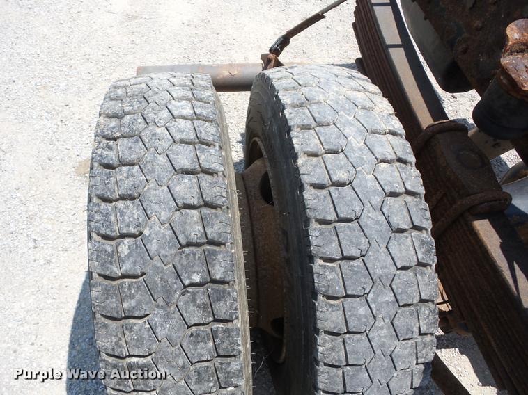 image for item K6447 2004 GMC C5500 truck cab and chassis