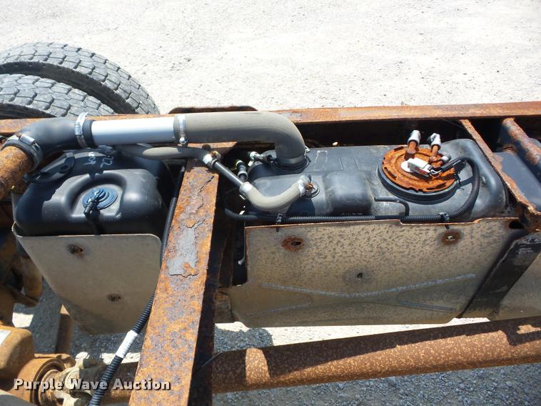 image for item K6447 2004 GMC C5500 truck cab and chassis