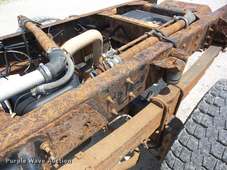 image for item K6447 2004 GMC C5500 truck cab and chassis