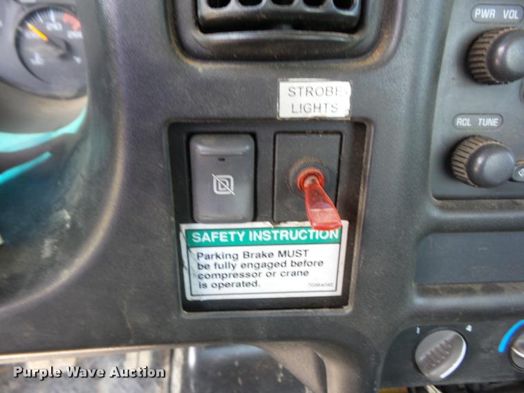 image for item K6447 2004 GMC C5500 truck cab and chassis