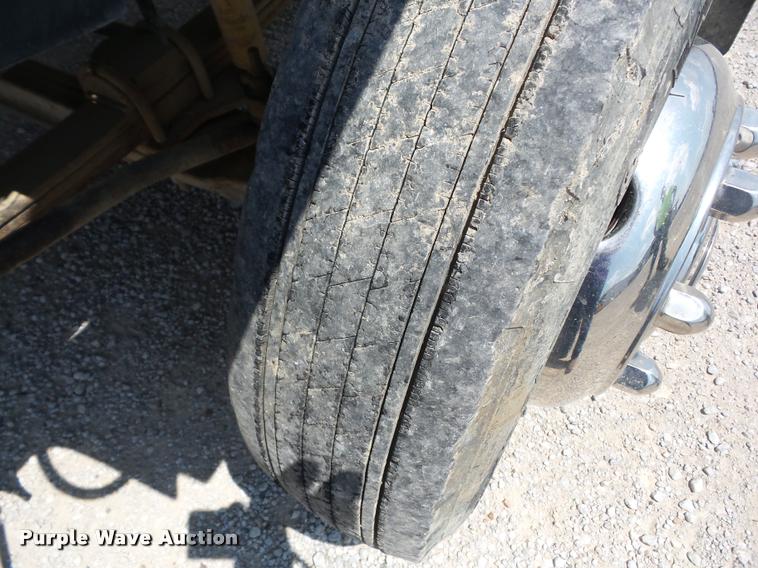 image for item K6447 2004 GMC C5500 truck cab and chassis