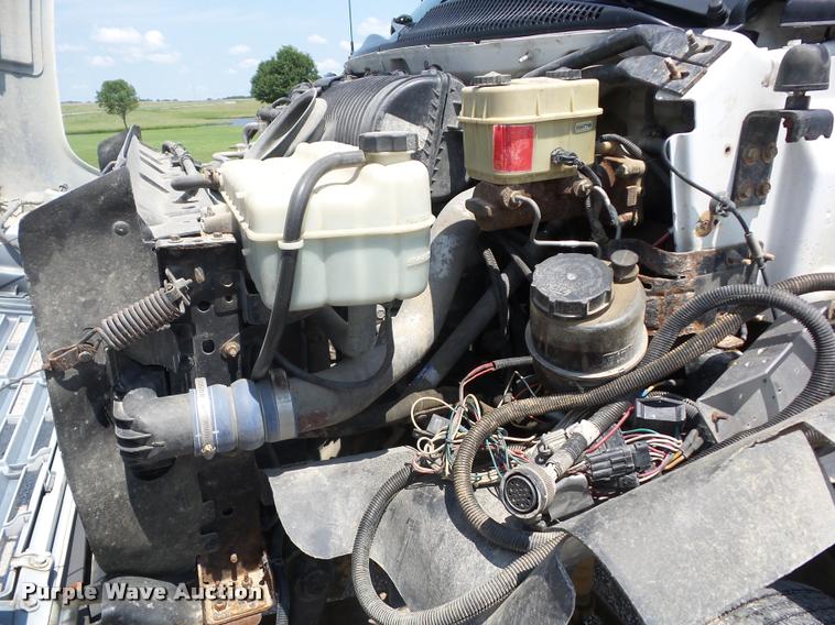 image for item K6447 2004 GMC C5500 truck cab and chassis