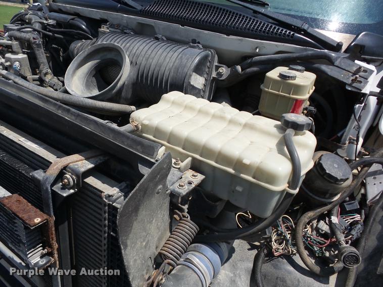 image for item K6447 2004 GMC C5500 truck cab and chassis