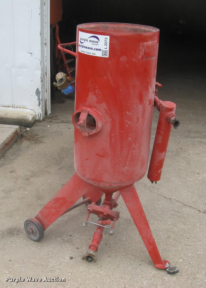 image for item L2273 Clemco SCW1648 sandblast pot