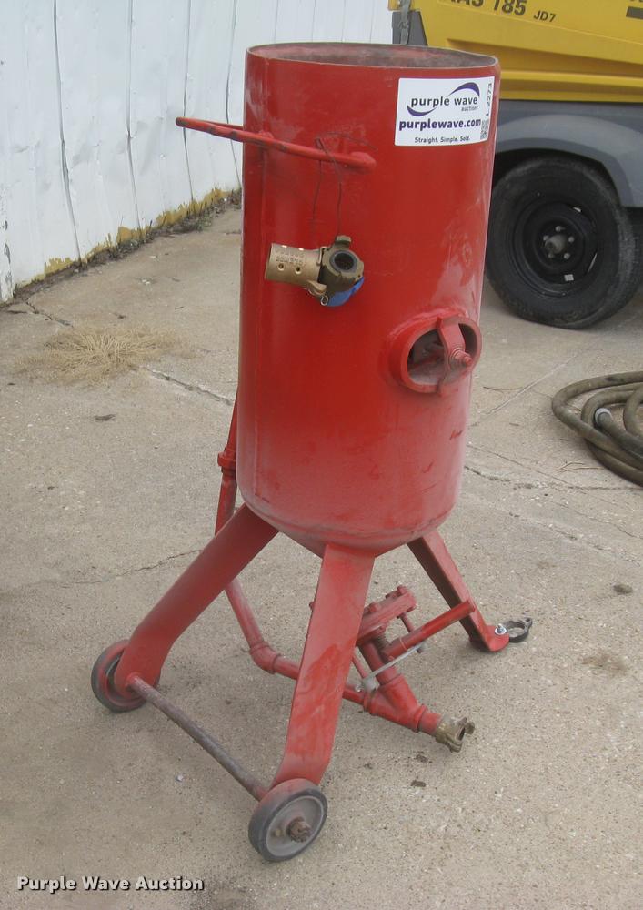 image for item L2273 Clemco SCW1648 sandblast pot