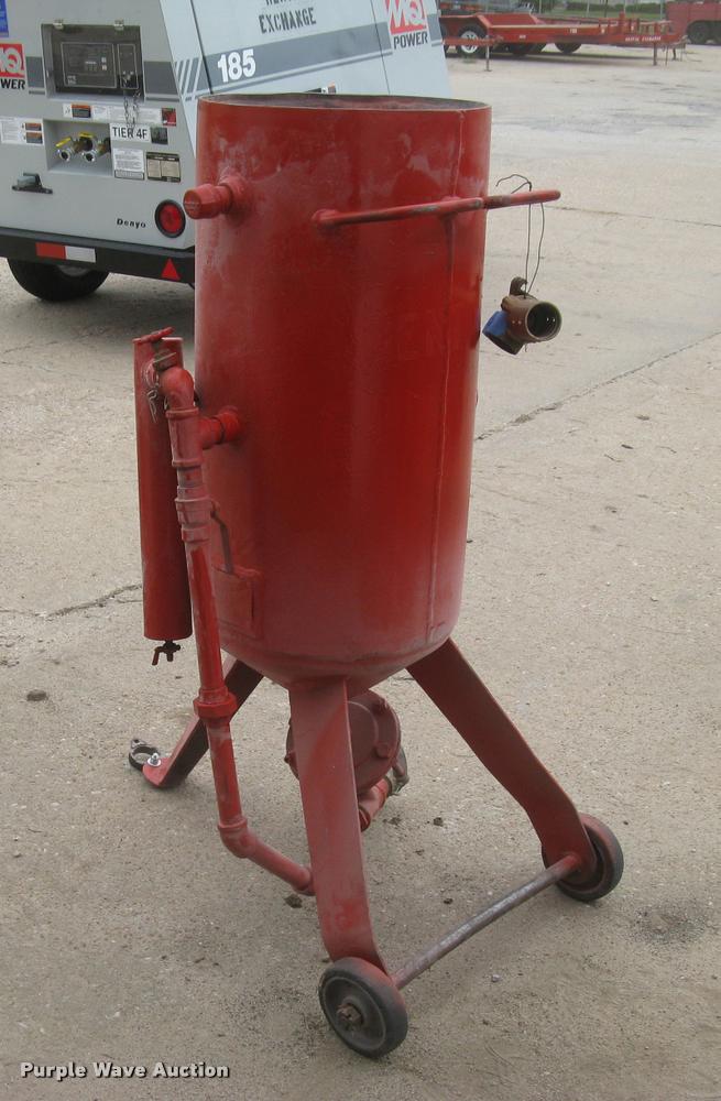 image for item L2273 Clemco SCW1648 sandblast pot