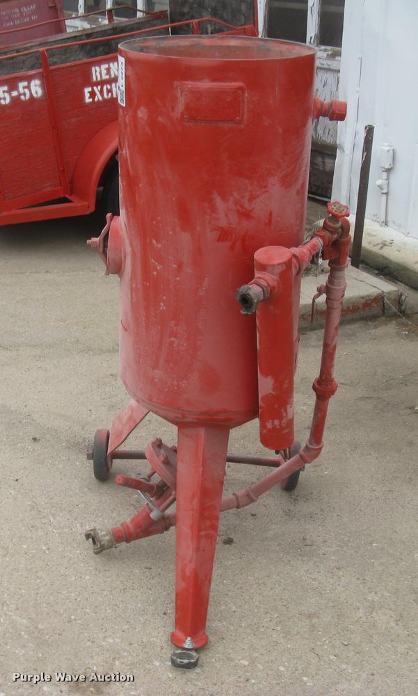 image for item L2273 Clemco SCW1648 sandblast pot