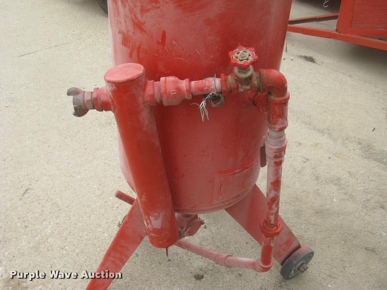 image for item L2273 Clemco SCW1648 sandblast pot