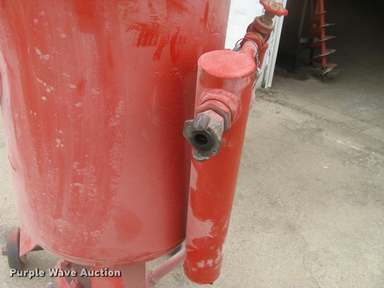 image for item L2273 Clemco SCW1648 sandblast pot