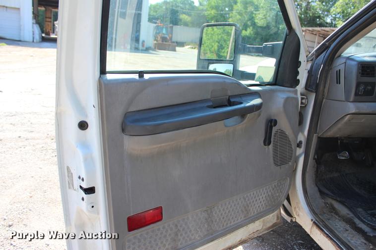 image for item L3179 2000 Ford F550 XL dump truck