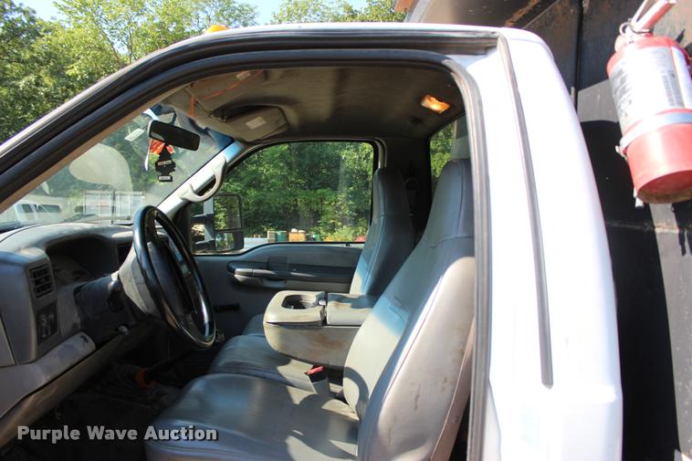 image for item L3179 2000 Ford F550 XL dump truck