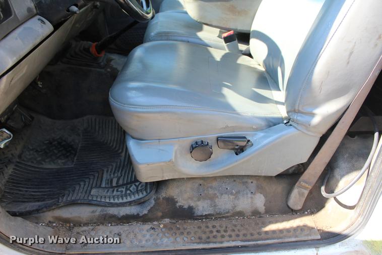 image for item L3179 2000 Ford F550 XL dump truck