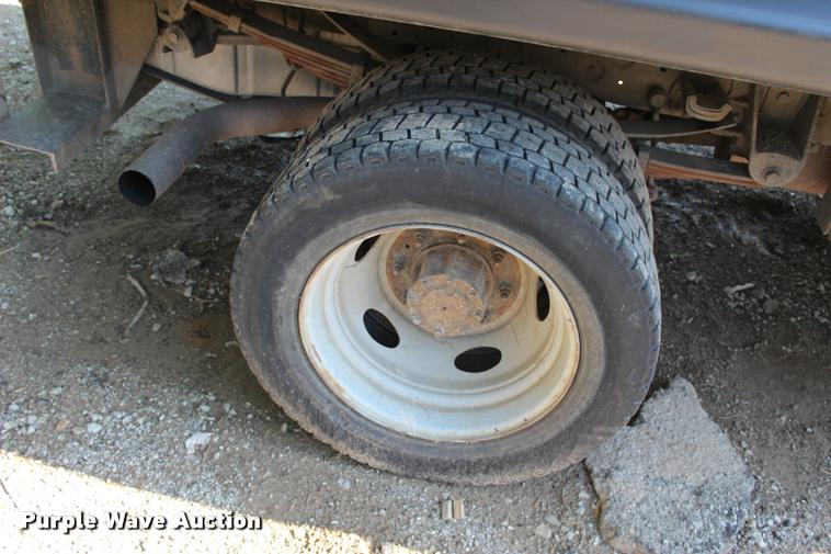 image for item L3179 2000 Ford F550 XL dump truck