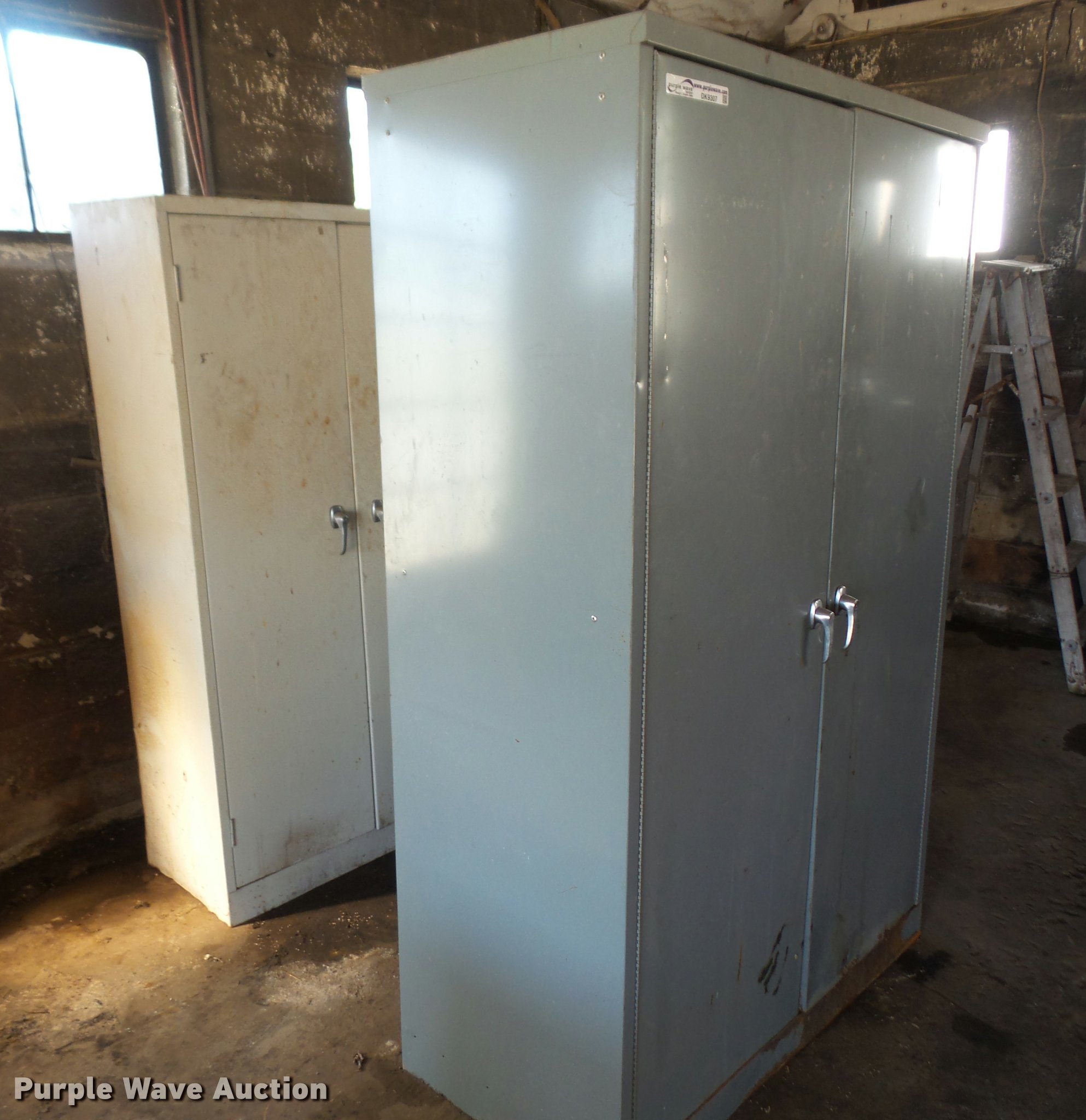 Bolt bin in Kansas City, KS Item DK9304 sold Purple Wave