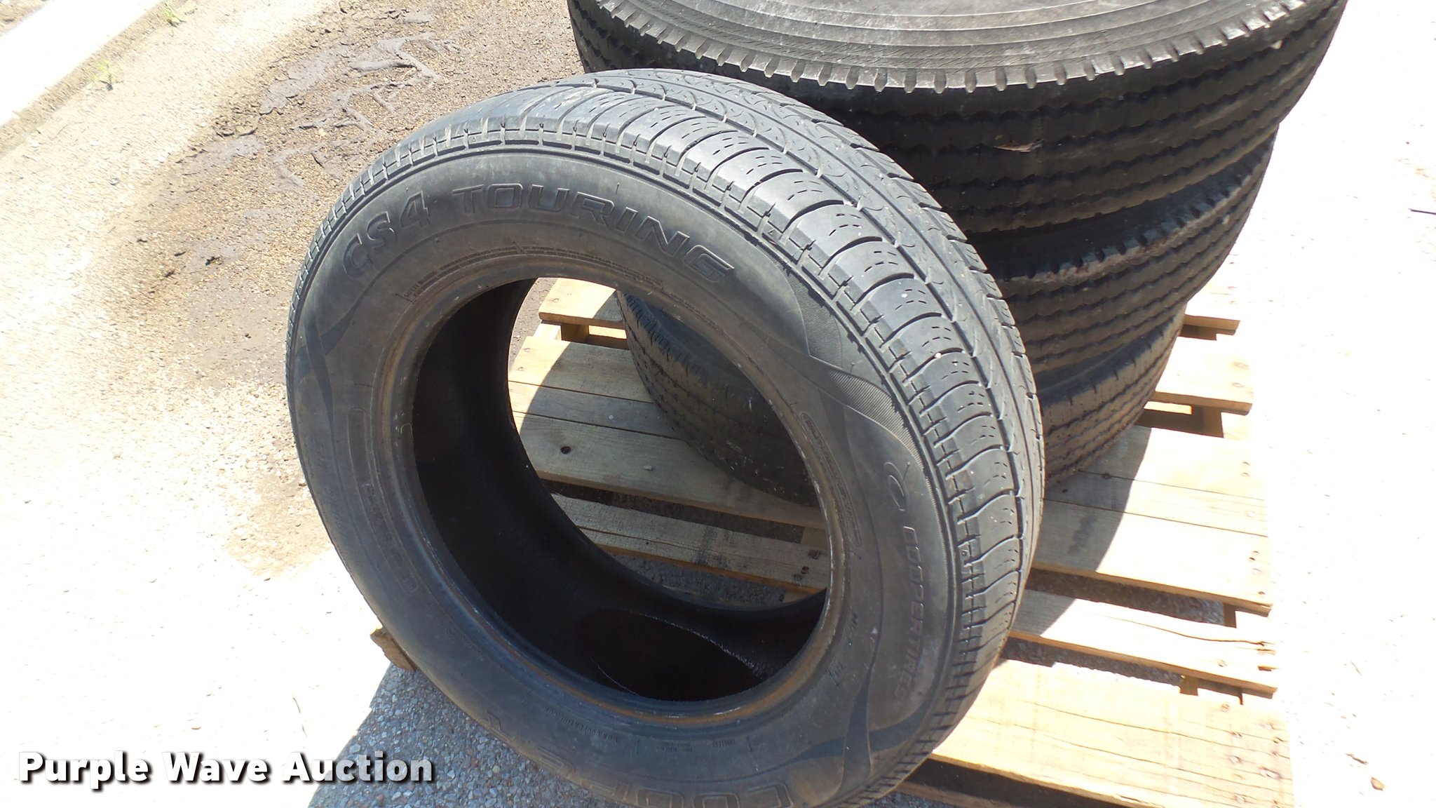 (4) tires in Wichita, KS Item DL9944 sold Purple Wave