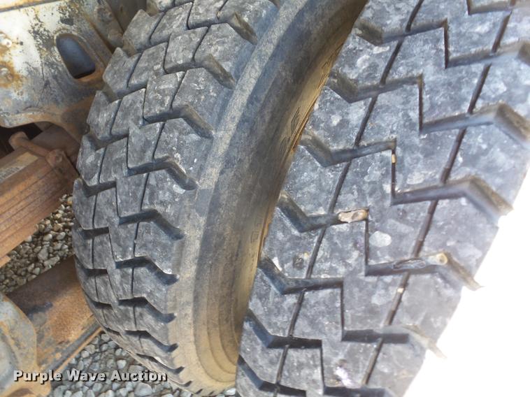 image for item DA6491 2001 Chevrolet C8500 bucket truck