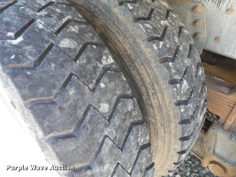 image for item DA6491 2001 Chevrolet C8500 bucket truck