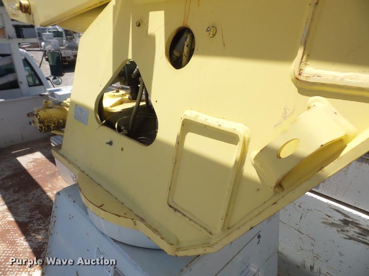 image for item DA6491 2001 Chevrolet C8500 bucket truck