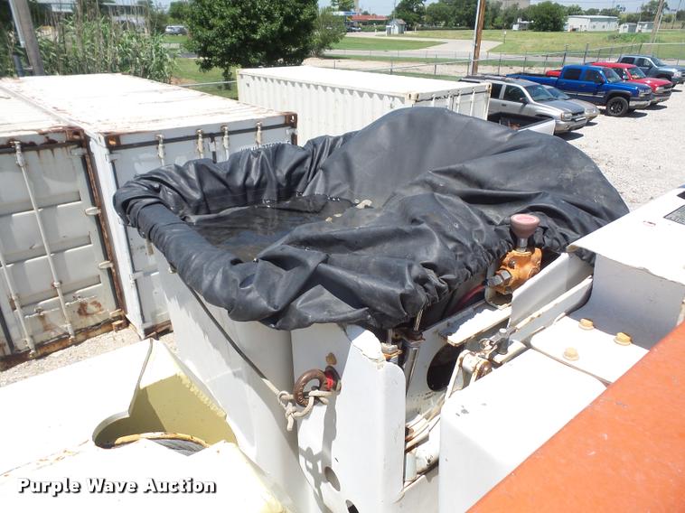 image for item DA6491 2001 Chevrolet C8500 bucket truck