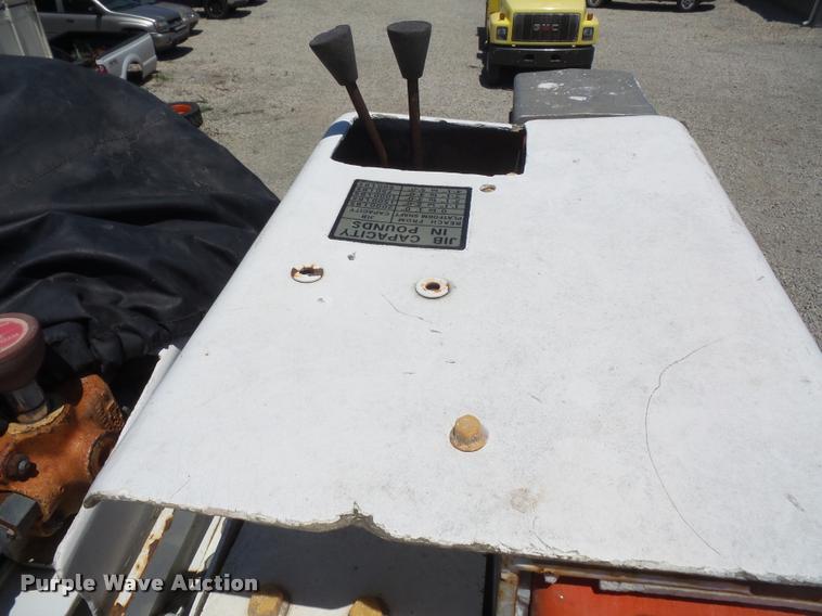 image for item DA6491 2001 Chevrolet C8500 bucket truck