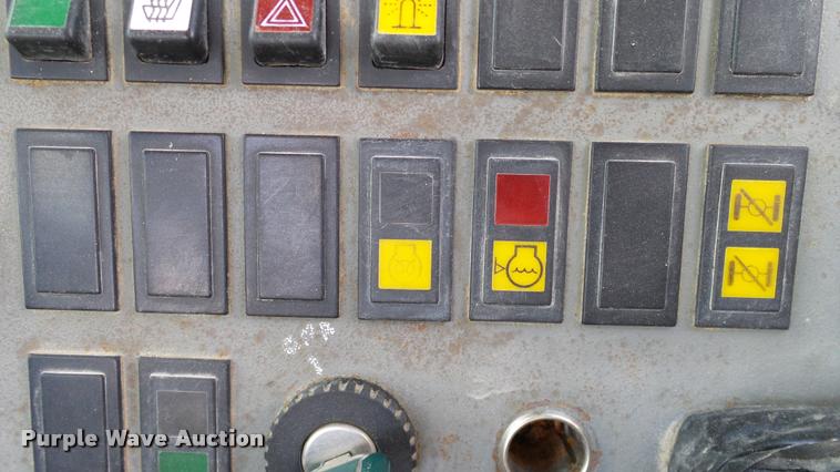 image for item DA6825 1999 Volvo A35C haul truck