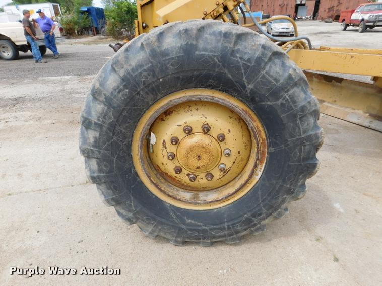 image for item DB1024 1983 Caterpillar 120G motor grader