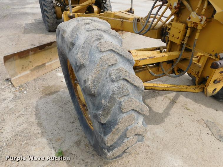 image for item DB1024 1983 Caterpillar 120G motor grader