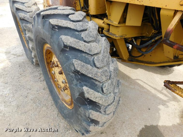 image for item DB1024 1983 Caterpillar 120G motor grader