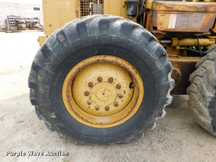 image for item DB1024 1983 Caterpillar 120G motor grader