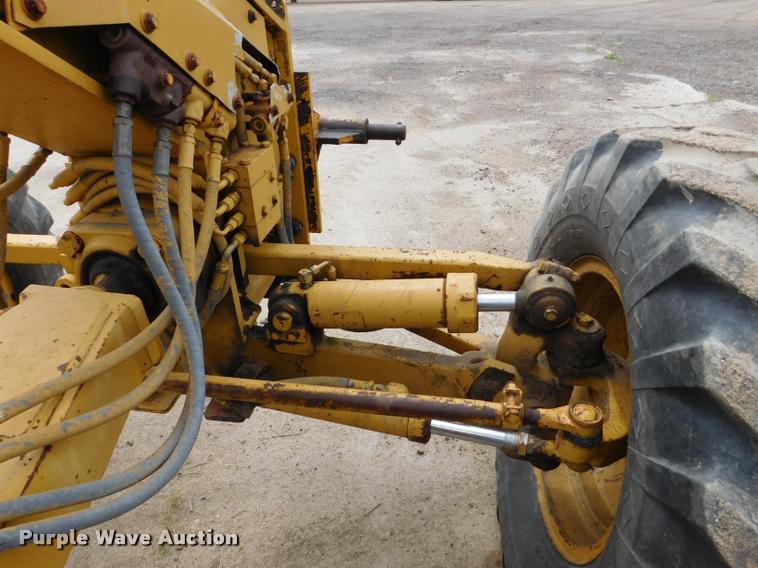 image for item DB1024 1983 Caterpillar 120G motor grader
