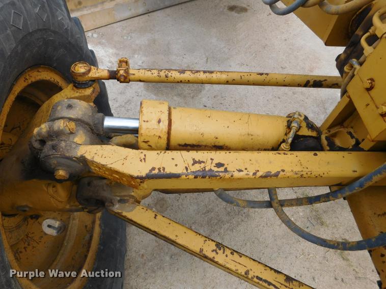 image for item DB1024 1983 Caterpillar 120G motor grader