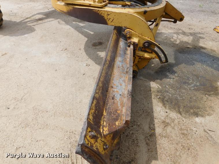 image for item DB1024 1983 Caterpillar 120G motor grader