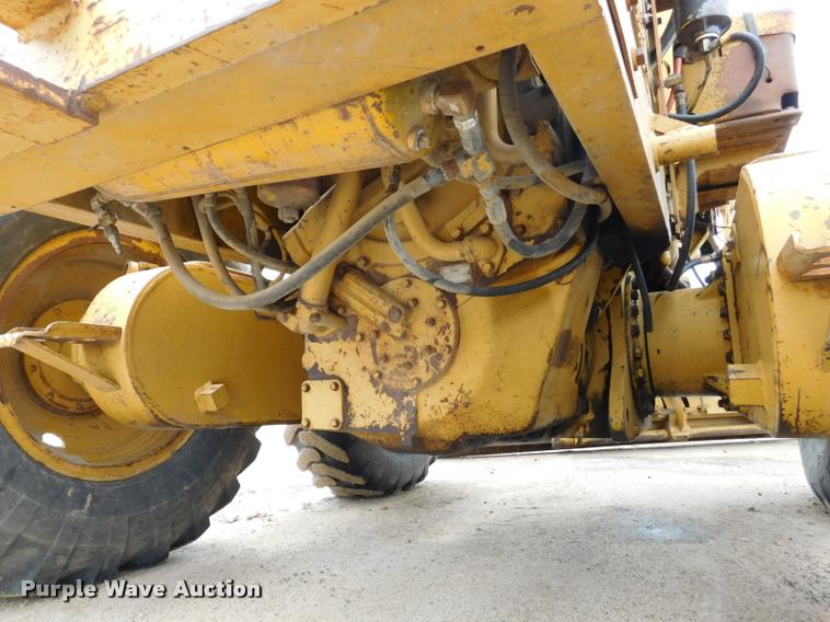 image for item DB1024 1983 Caterpillar 120G motor grader