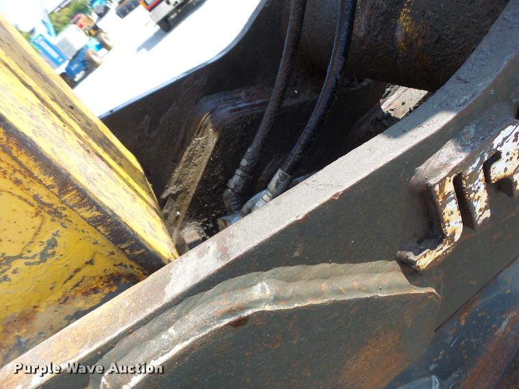 image for item DB5855 1993 Komatsu PC200LC-5 excavator