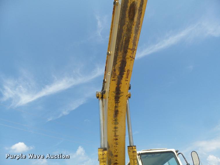 image for item DB5855 1993 Komatsu PC200LC-5 excavator