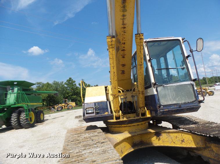 image for item DB5855 1993 Komatsu PC200LC-5 excavator