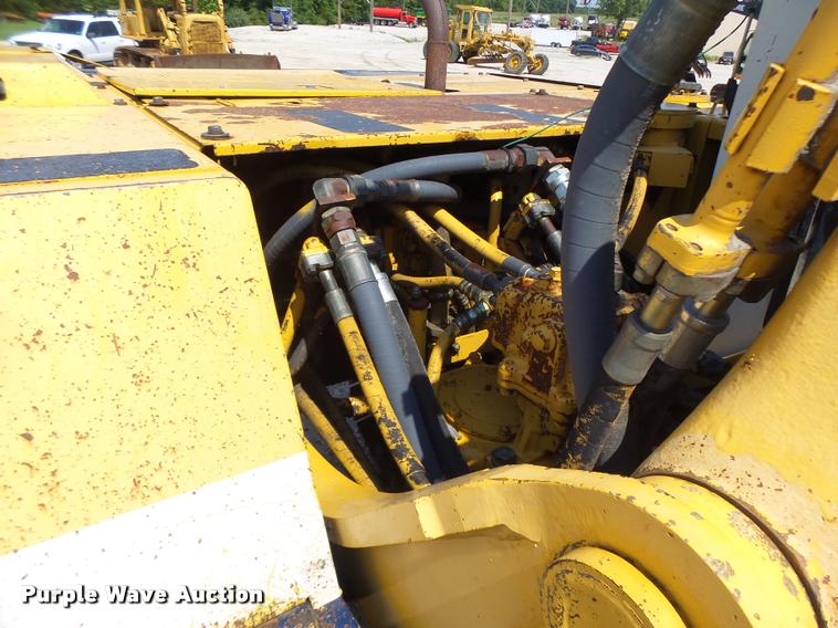 image for item DB5855 1993 Komatsu PC200LC-5 excavator