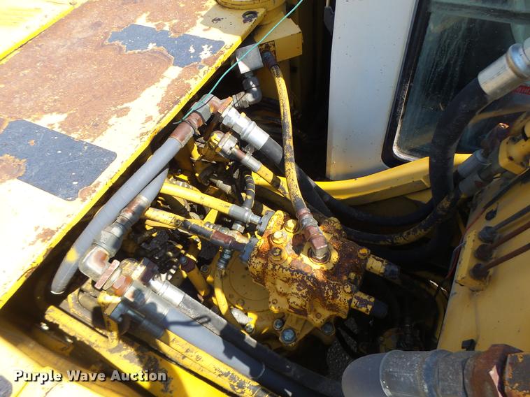 image for item DB5855 1993 Komatsu PC200LC-5 excavator