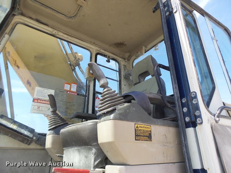 image for item DB5855 1993 Komatsu PC200LC-5 excavator