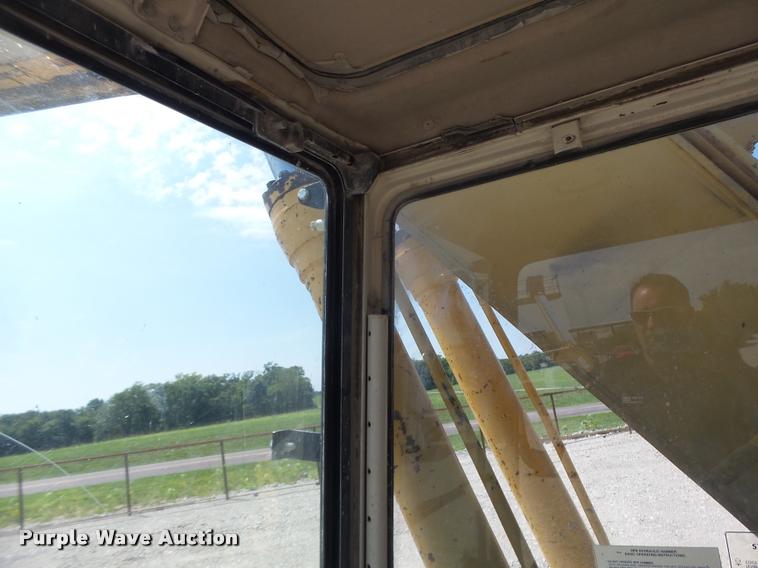 image for item DB5855 1993 Komatsu PC200LC-5 excavator