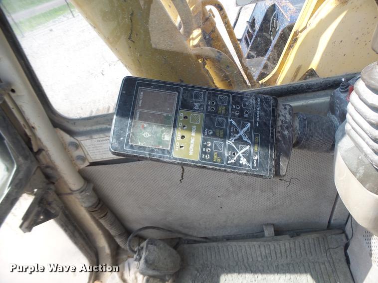 image for item DB5855 1993 Komatsu PC200LC-5 excavator