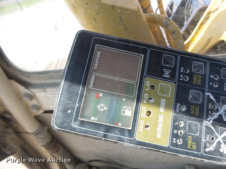 image for item DB5855 1993 Komatsu PC200LC-5 excavator