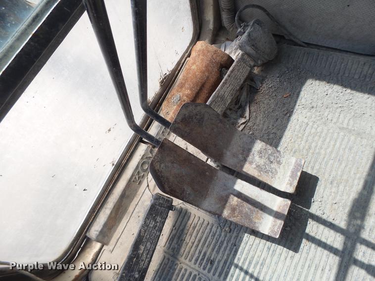 image for item DB5855 1993 Komatsu PC200LC-5 excavator