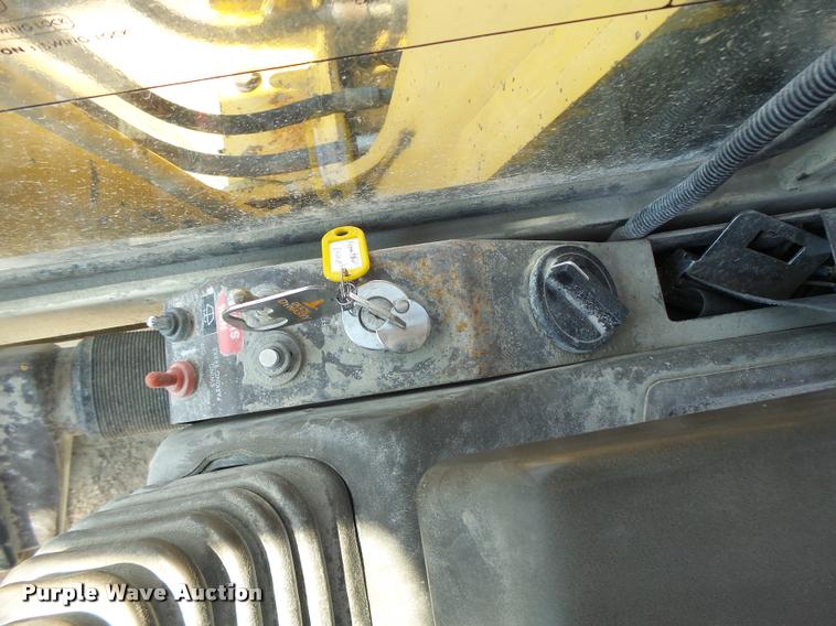 image for item DB5855 1993 Komatsu PC200LC-5 excavator