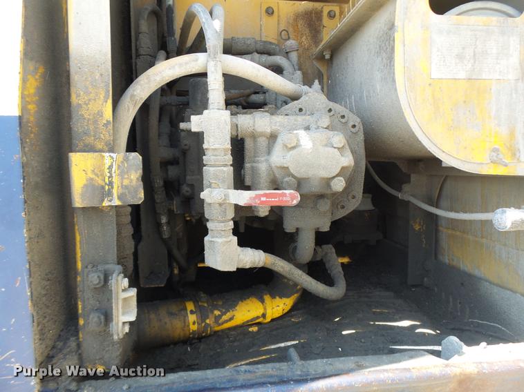 image for item DB5855 1993 Komatsu PC200LC-5 excavator